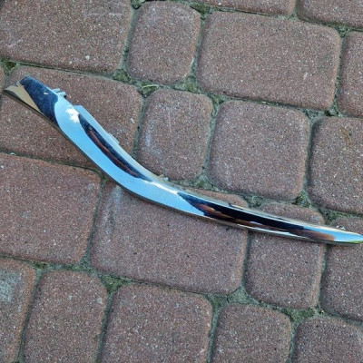 Chrom zderzaka L Renault Captur II 2 620752010R