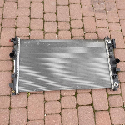 Chłodnica wody automat Opel Insignia 13241724