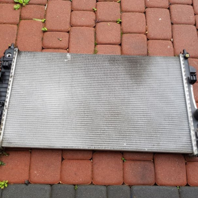 Chłodnica wody automat ORYG Opel Insignia 13241724