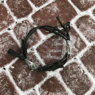 Czujnik ABS hamowania Vivaro Trafic III 0265009392