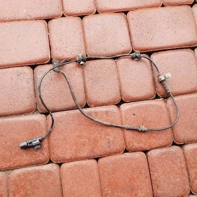 Czujnik ABS przód prawy Opel Astra K V 39002171