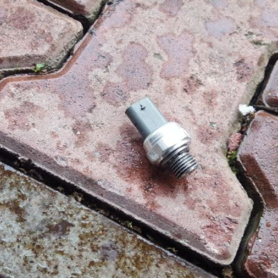 Czujnik ciesnienia oleju Opel Insignia 55573719 