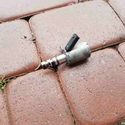 Czujnik ciśnienia oleju Audi Q3 04L906455B