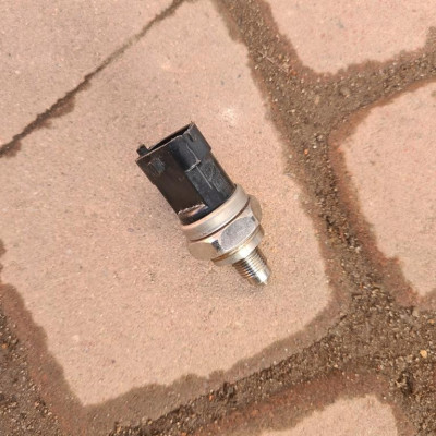 Czujnik ciśnienia paliwa 1.6T Astra K V 55570721