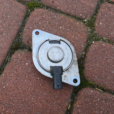 Czujnik faz rozrządu 1.4T Opel Astra J IV 55562223