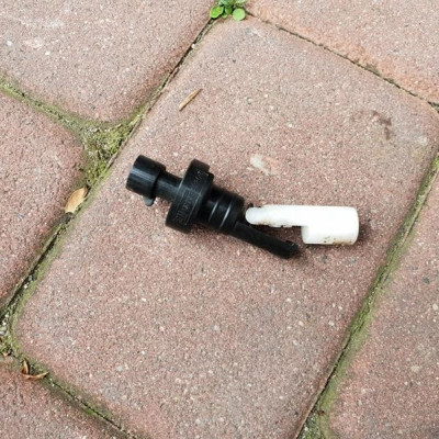 Czujnik poziomu płynu Opel Astra J IV 13195945