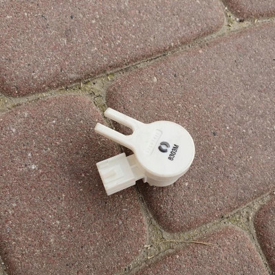 Czujnik sprzęgła Opel Astra K V 13597416