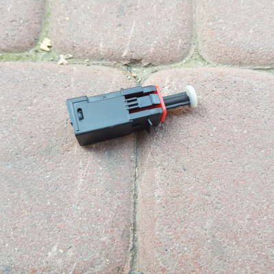 Czujnik stopu Opel Astra H Zafira B 55701395