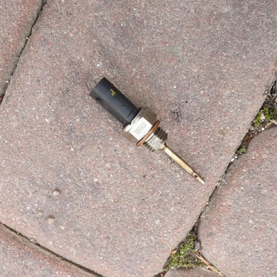 Czujnik temperatury 2.0TDI VW Jetta 5C6 03N906081A