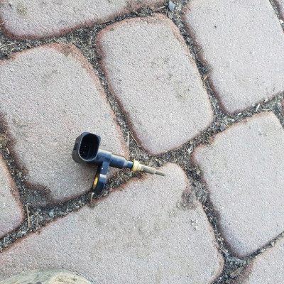 Czujnik temperatury głowicy Audi Q3 04E919501B