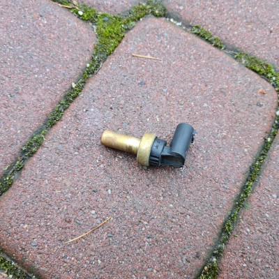Czujnik temperatury wody Opel Astra J IV 55563530
