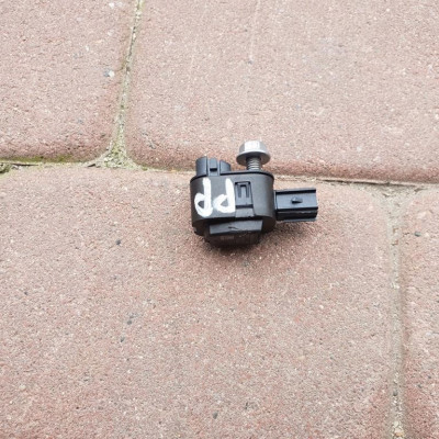 Czujnik uderzeniowy Opel Insignia B 13583355