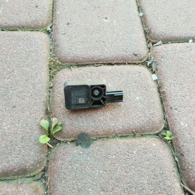 Czujnik uderzeniowy pasa przód Insignia B 13587740