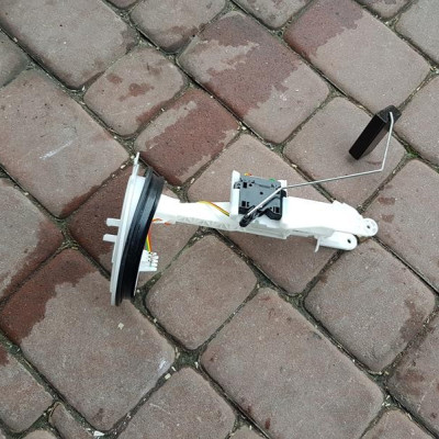 Czujnik wpływak pompka paliwa Audi Q3 5N0919673AB