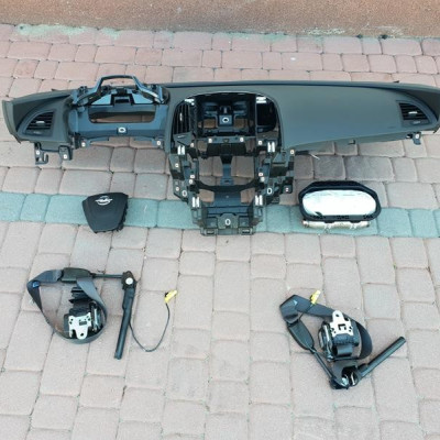 Deska konsola poduszki napinacze Opel Astra J IV 4