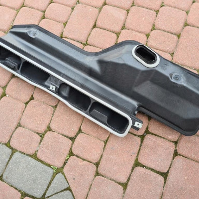 Dolot powietrza komory Zafira C 1343526