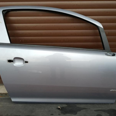 Drzwi przód prawe 3d 3 drzwi Opel Corsa D Z163