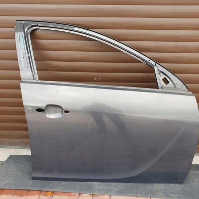 Drzwi przód przednie Opel Insignia igły Z190