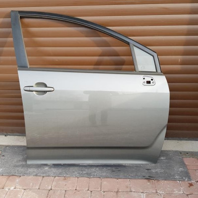 Drzwi przod przednie prawe TOYOTA Corolla Verso