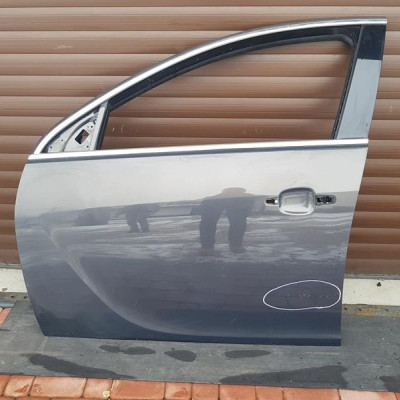 Drzwi przód przednie uszkodzone Opel Insignia