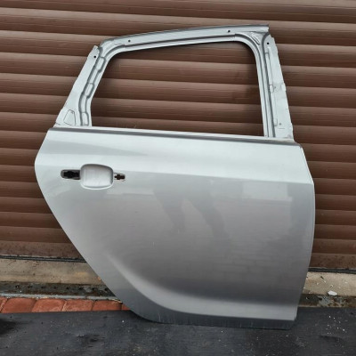 Drzwi tył tylne gołe Opel Astra J IV Z179 igła HB