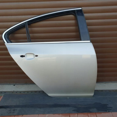 Drzwi tył tylne HB SEDAN Opel Insignia