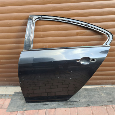 Drzwi tył tylne HB SEDAN Opel Insignia czarne