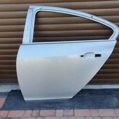 Drzwi tył tylne HB SEDAN Opel Insignia igły Z176