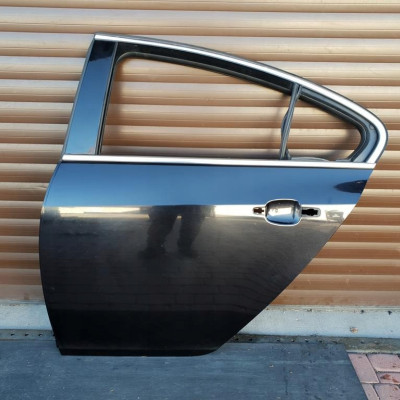 Drzwi tył tylne HB SEDAN Opel Insignia igły Z20R