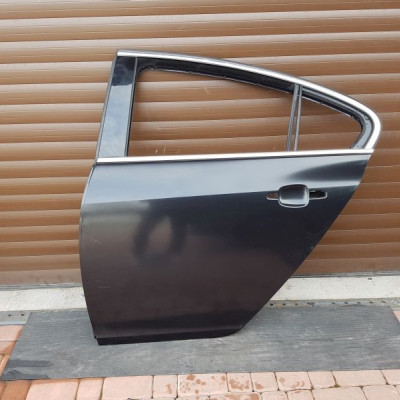 Drzwi tył tylne HB SEDAN Opel Insignia igły Z22c