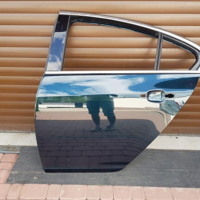 Drzwi tył tylne HB SEDAN Opel Insignia igły Z30V