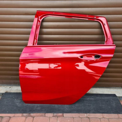 Drzwi tył tylne kombi lewe Opel Astra K Z51a