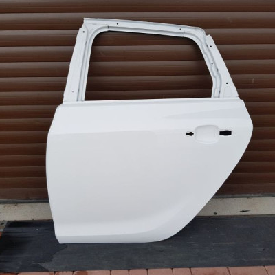Drzwi tył tylne kombi Opel Astra J IV 4 igły Y40R