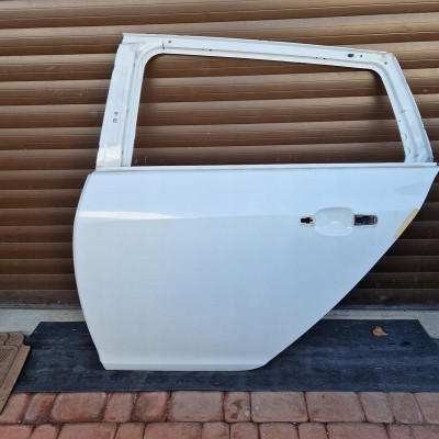 Drzwi tył tylne kombi Opel Insignia Z40r