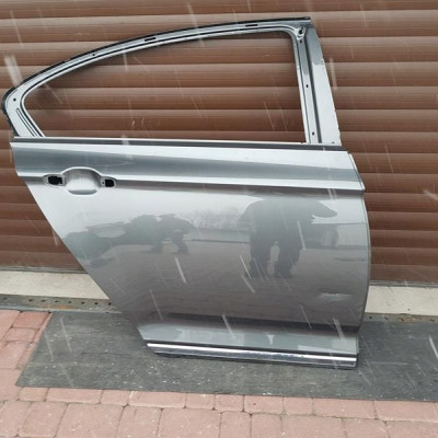 Drzwi tył tylne Passat B8 2017r uszkodzone