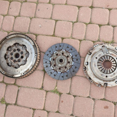 Dwumas sprzęgło 1.6 Vivaro B Trafic III 302052965R