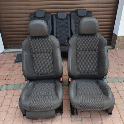 Fotele komplet + boczki Opel Zafira C