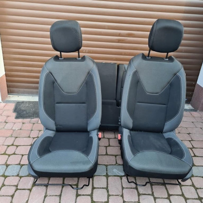 Fotele komplet foteli EUROPA Renault Clio IV