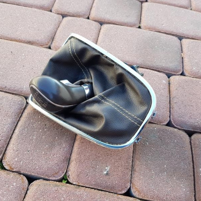 Gałka zmiany biegów brązowa Astra J IV 55577934