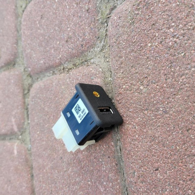 Gniazdo port wejście AUX USB Opel Corsa E 95224941