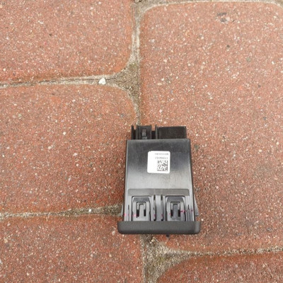 Gniazdo USB Opel Astra K V 13506017