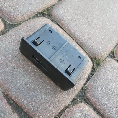 Gniazdo USB Vivaro B Trafic III 93452333