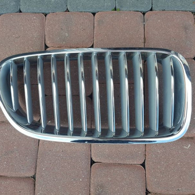 Grill Atrapa prawa szara IGŁA BMW F10 F11 7200728