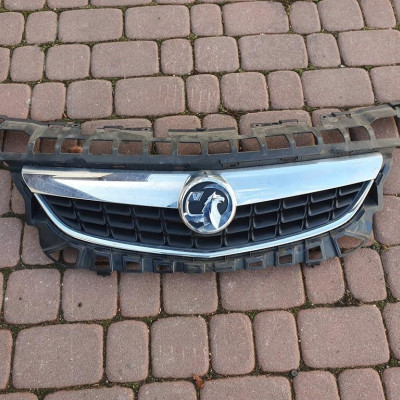 Grill kompletny przed FL Opel Astra J IV 13266577