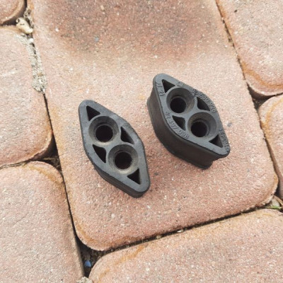 Gumka chłodnicy uchwyt Opel Astra III H 90530926