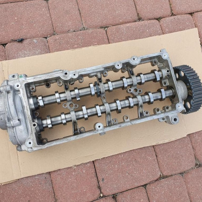 Głowica wałkami wałki 2.0TDi Passat B8 103L109096B