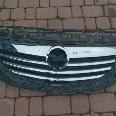 Grill atrapa chrom elementy Opel Insignia przed FL