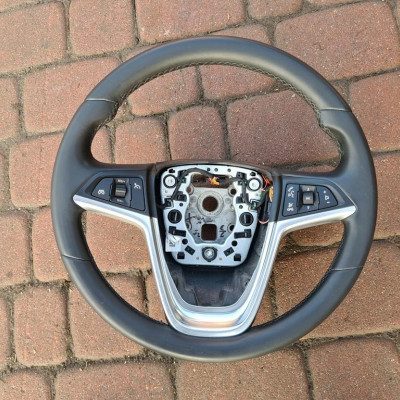 Kierownica Opel Insignia skóra IGŁA 52