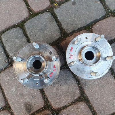 Piasta łożysko przód Opel Astra K V 13510543