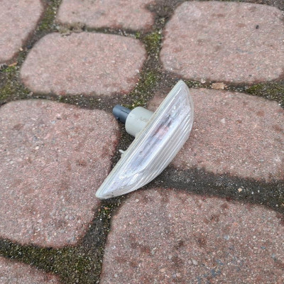 Kierunkowska błotnika lewy migacz Opel Mokka